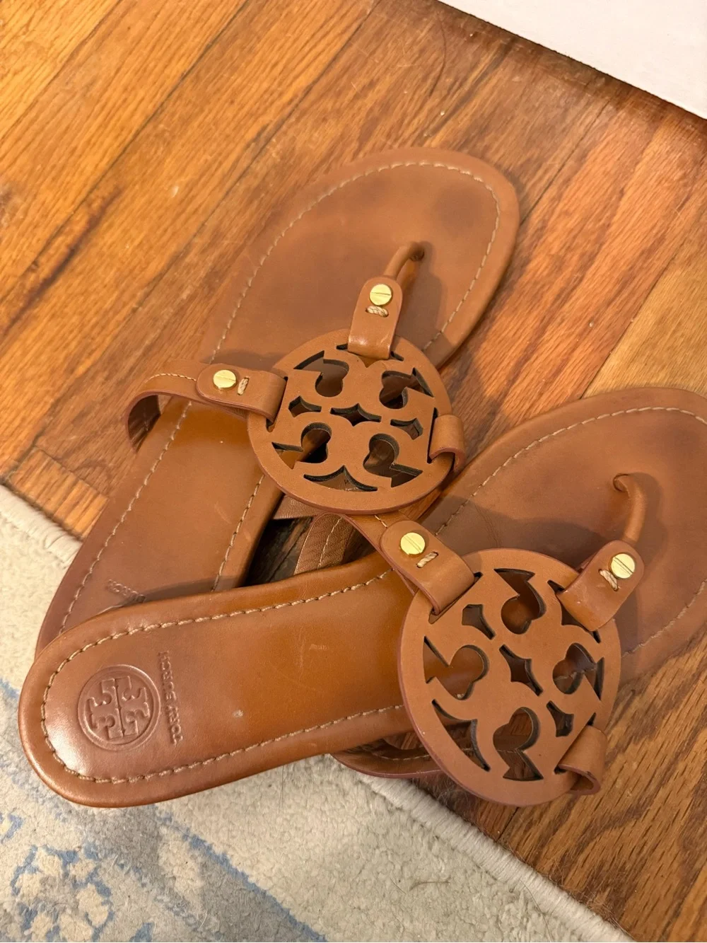 Tory Burch Leather Circle-Logo Thong Sandals - Brown - Picture 4 of 4